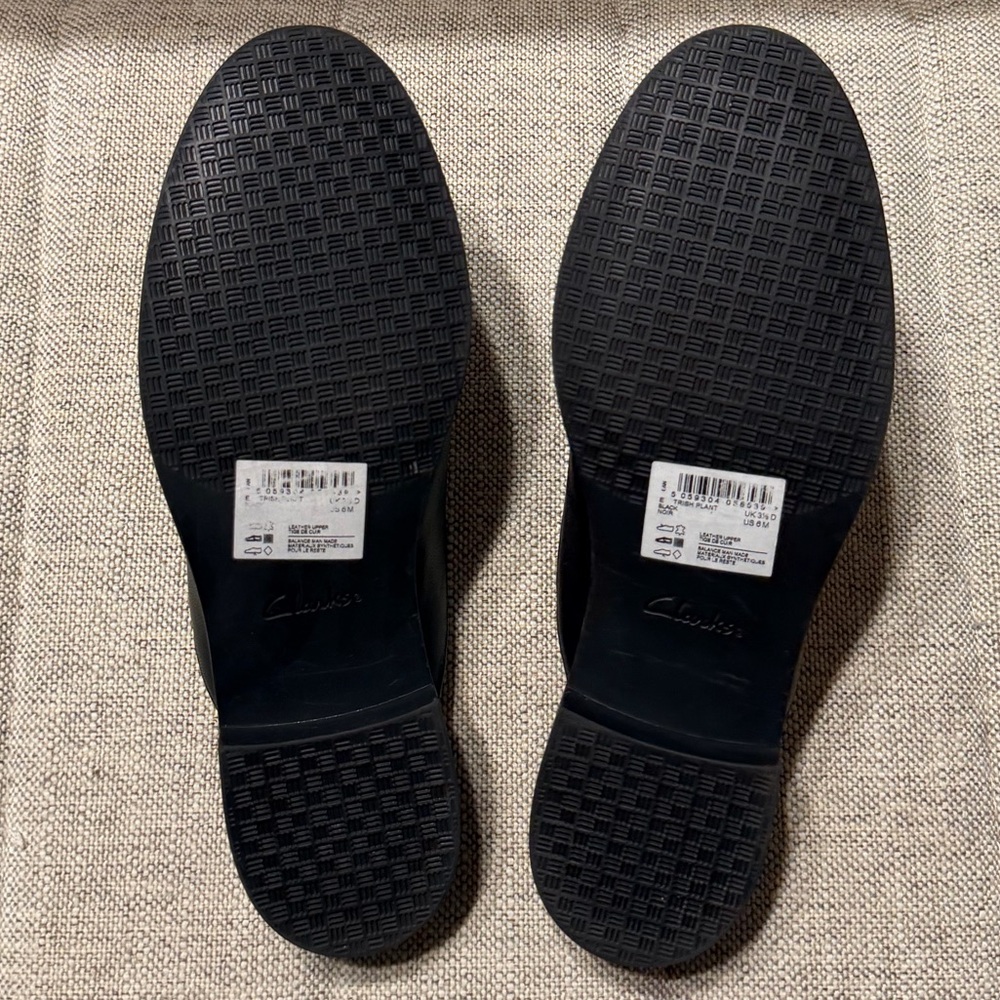 Clark’s Black Leather Slip-On Shoes - Picture 8 of 8